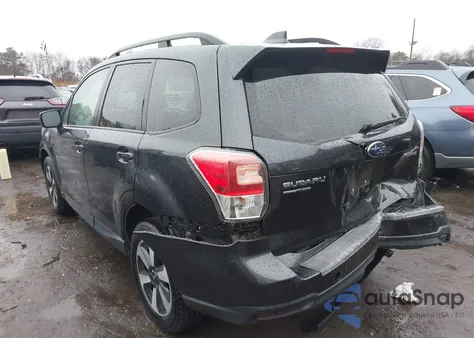 2017 Subaru Forester 2.5I Premium z USA, uszkodzony, nr VIN JF2SJAEC2HH581840